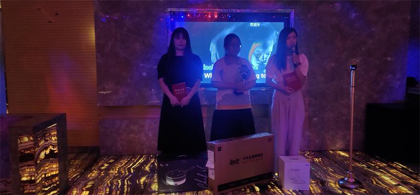 �������Ҷ������㾫�ʡ������ǽ��ջ���������ý���޹�˾���߽����������